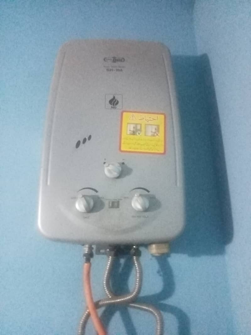 Super Asia geyser.  Clean condition operate with gas and cell 4