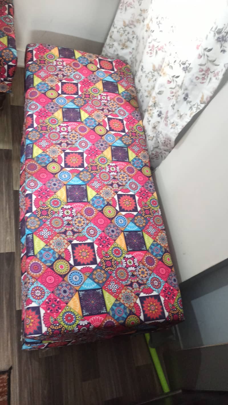 Puffy set available for sale, 4 seater, 1 big, 2 single. 3