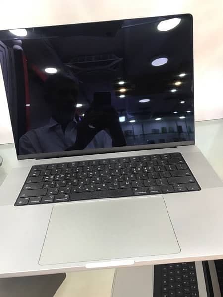 Apple MacBook Pro M1 (16-inch) with 16GB RAM and 512GB SSD. 0