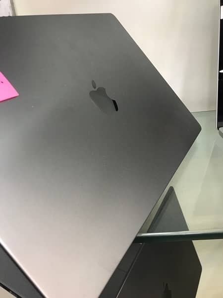 Apple MacBook Pro M1 (16-inch) with 16GB RAM and 512GB SSD. 3