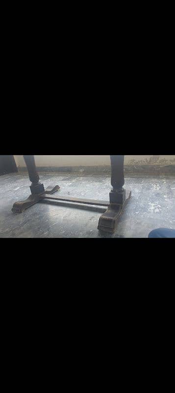 Elegant 8 seater dining table like new condition 8×4 3