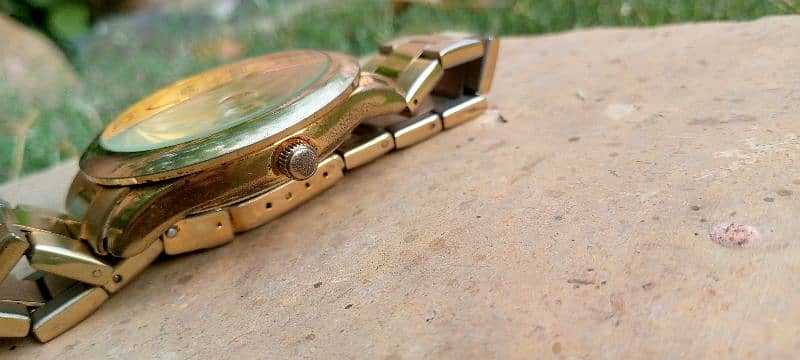 Raymond Swiss, Golden Watch 11