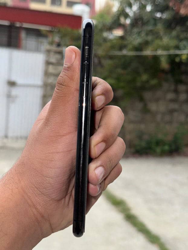Iphone 11 pro max pta approved duel esim + Physical 4