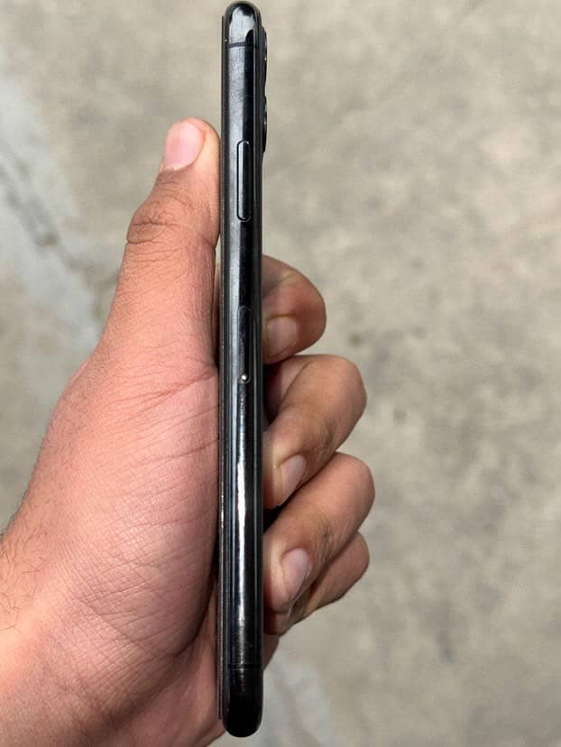 Iphone 11 pro max pta approved duel esim + Physical 5