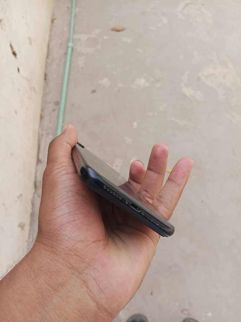 i phone XR 4