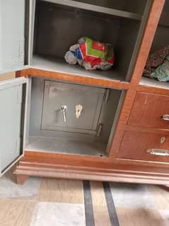 Safe/Almari iron