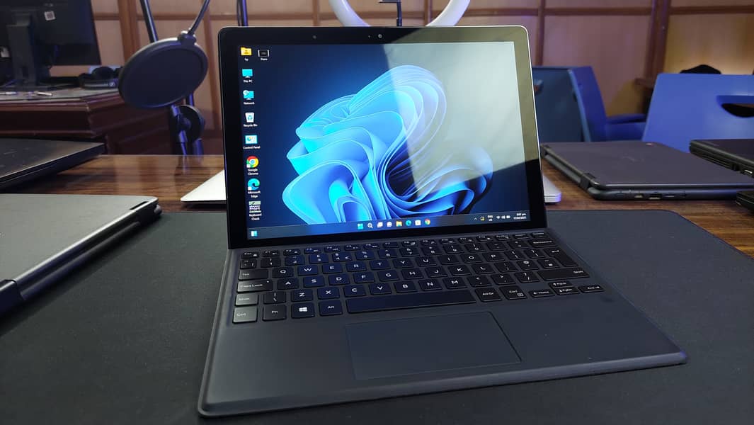 Dell Latitude 5290 2-in-1 i5 8th Gen  8/256 nvme touch screen 4