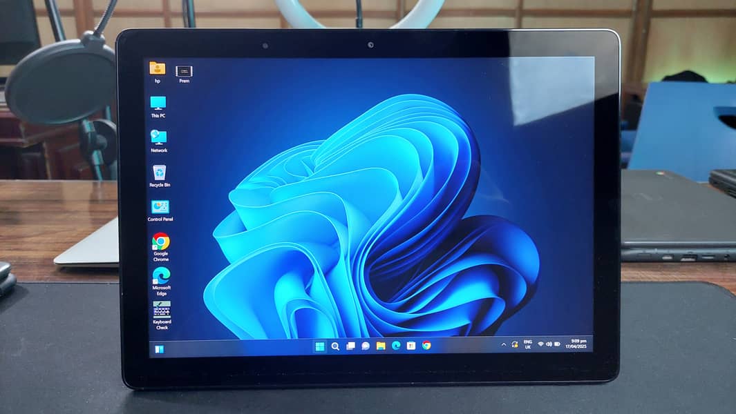 Dell Latitude 5290 2-in-1 i5 8th Gen  8/256 nvme touch screen 9
