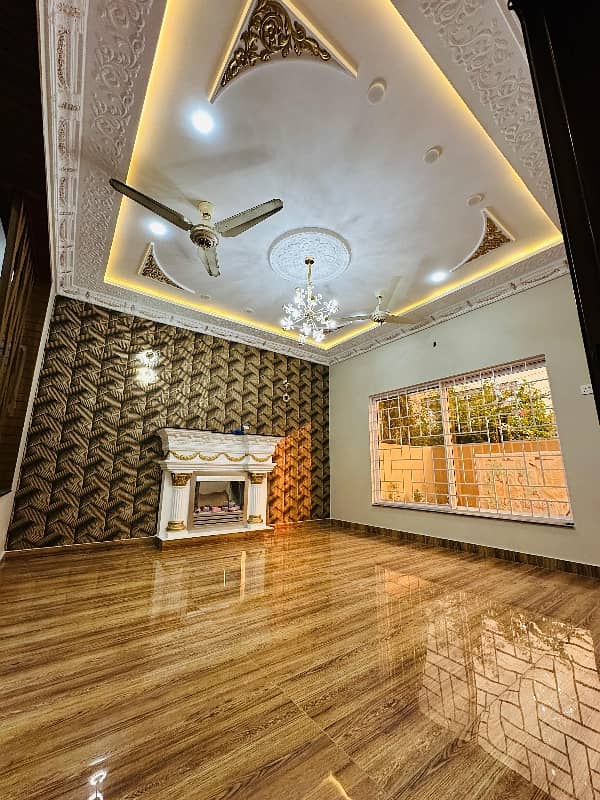 1 Kanal Brand New Dubble storey house available for sale in Pgechs phase 2 Mzyle Chowk college Road Lahore 6