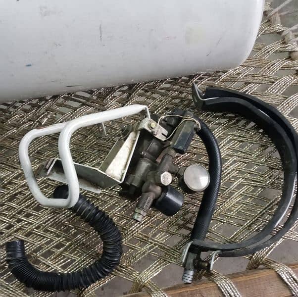 mehran CNG kit and cylinder 6