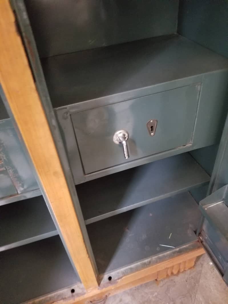 Steel Almirah with safe lockers and in heavy non dented sheet 5