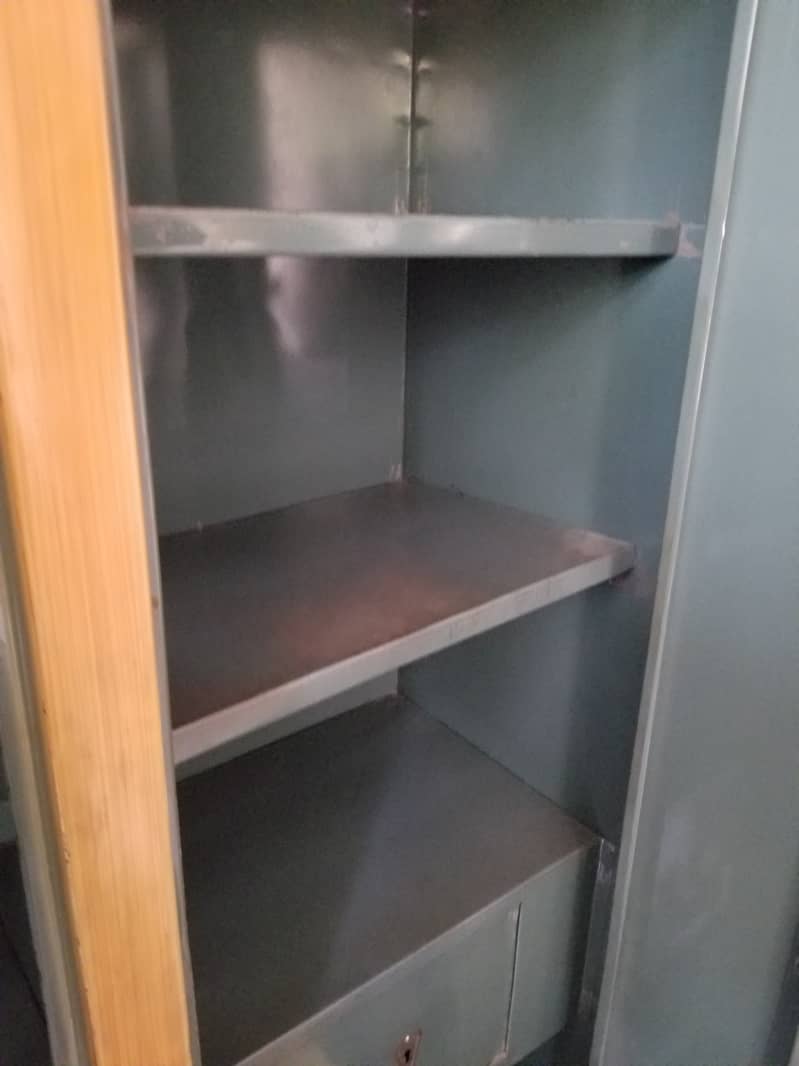Steel Almirah with safe lockers and in heavy non dented sheet 6