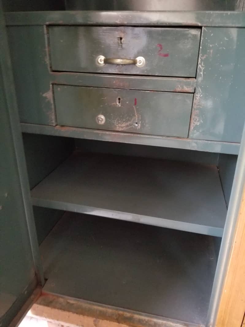 Steel Almirah with safe lockers and in heavy non dented sheet 7