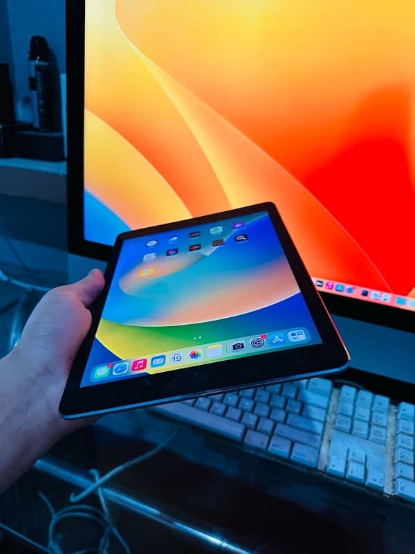 iPad Pro 9.7” (2016) | 32 GB | Red Protective Back Case Includ 2