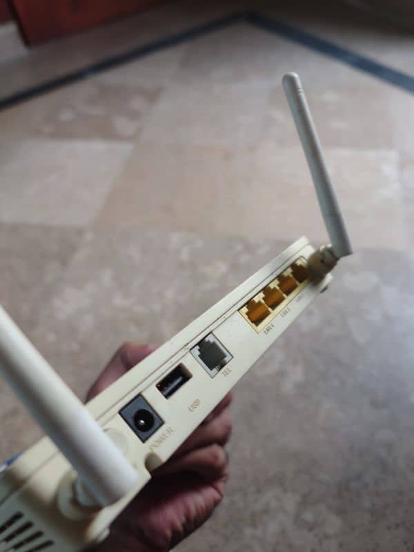 Huawei Fiber optic router in good condition 1