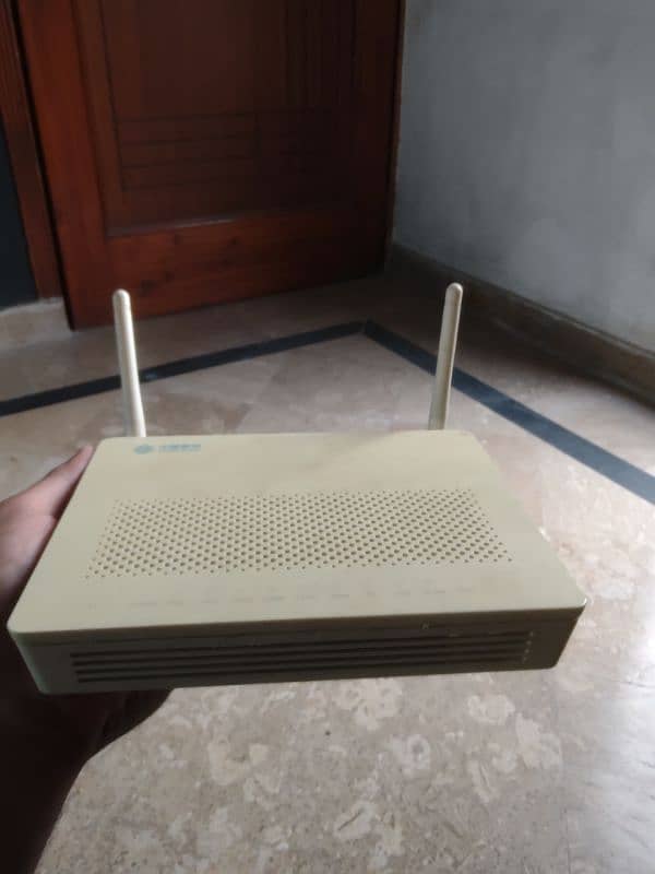 Huawei Fiber optic router in good condition 2