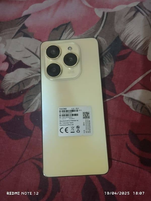 Techno Spark 20 pro Gold 1