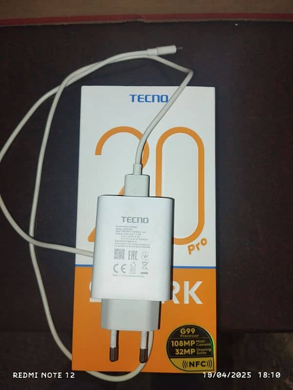 Techno Spark 20 pro Gold 3