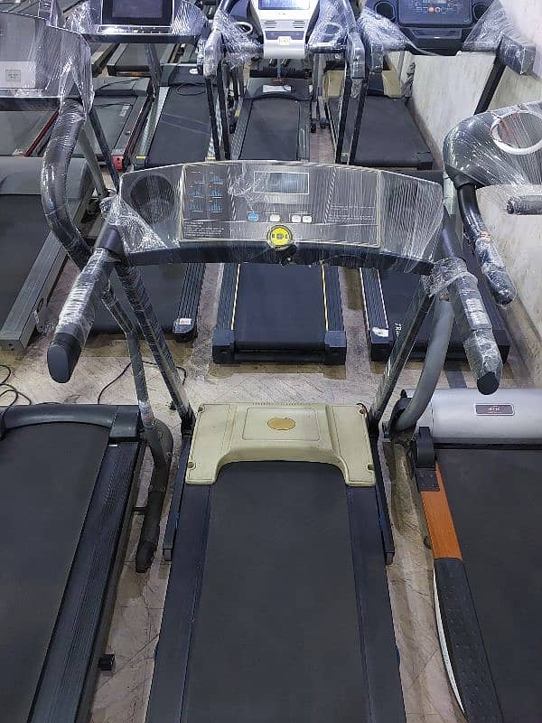 TREADMILL / RUNNING MACHINE / WALKING MACHINE / JOGGING MACHINE 11