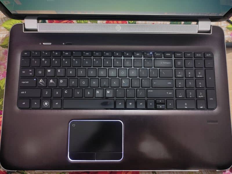 HP Core i7 Notebook Crystal display 1