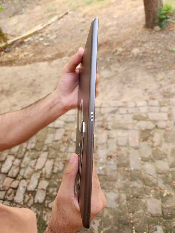 Apple Ipad 8th Generation All Original 9.5/10 Condition 5