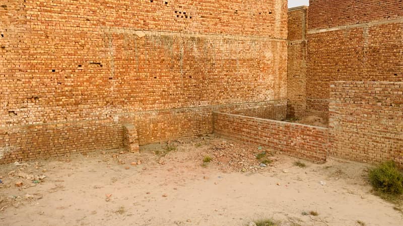 8 Marla commersial corner plot for sale in mehmood kot 4