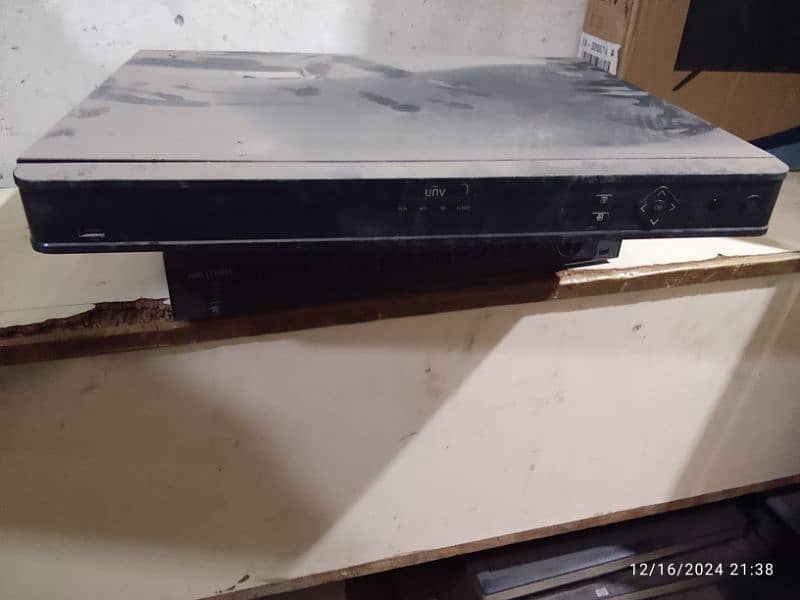 Hikvision NVR 16ch & UNV NVR 32ch 0