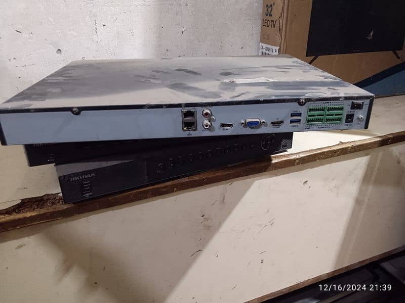 Hikvision NVR 16ch & UNV NVR 32ch 1