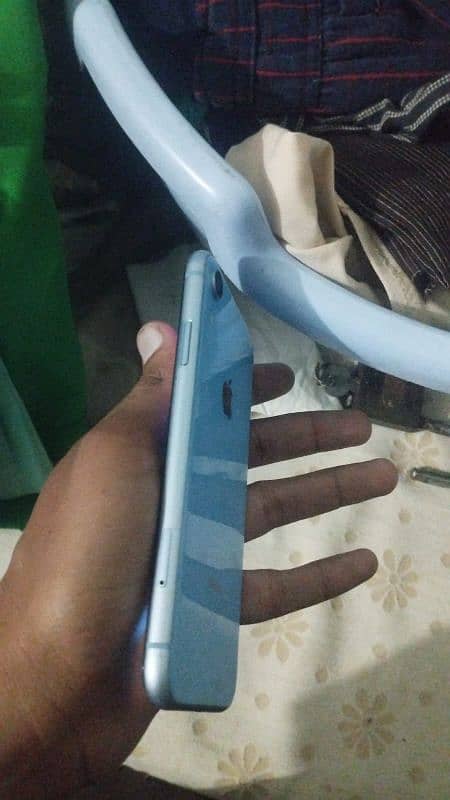 I phone xr 64 gb factory unlock non pta water pack 3