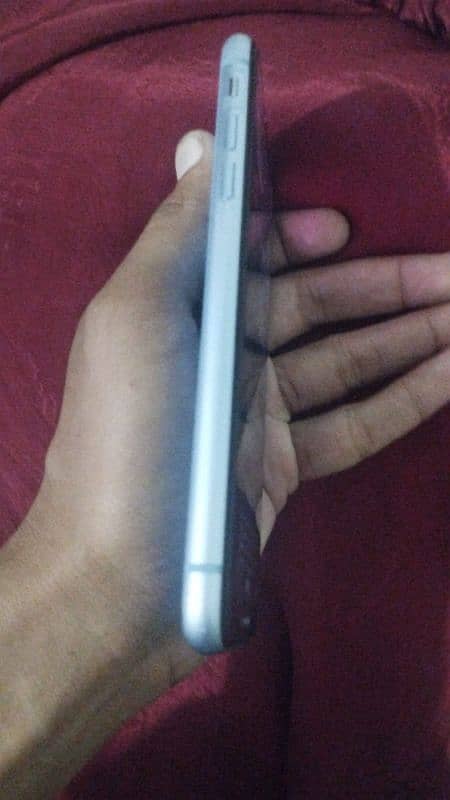 I phone xr 64 gb factory unlock non pta water pack 4