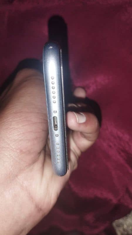 I phone xr 64 gb factory unlock non pta water pack 5