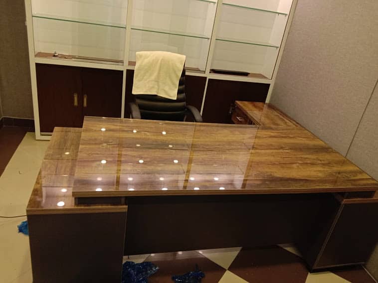 Executive Table/CEO Table/Office Table/Workstations 3