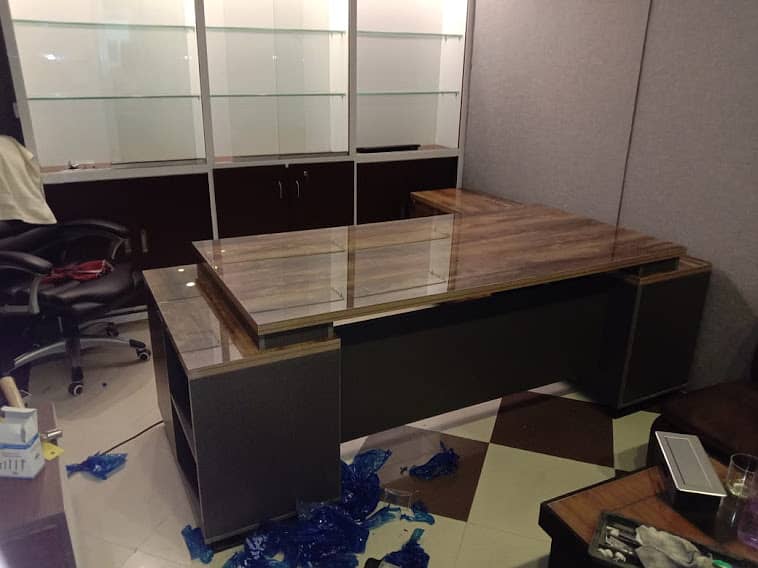 Executive Table/CEO Table/Office Table/Workstations 4