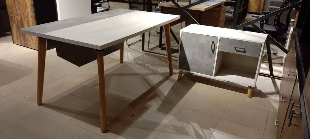 Executive Table/CEO Table/Office Table/Workstations 10