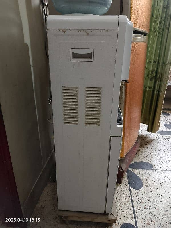 Dawlance water dispenser 1