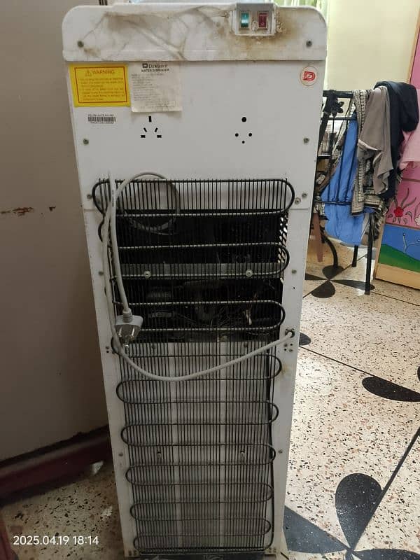 Dawlance water dispenser 2