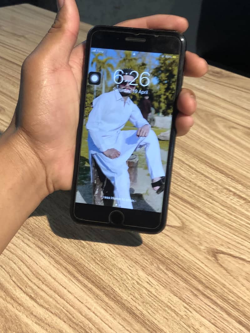 I phone 7 plus pta appvroed 128 gb battery health 100 0