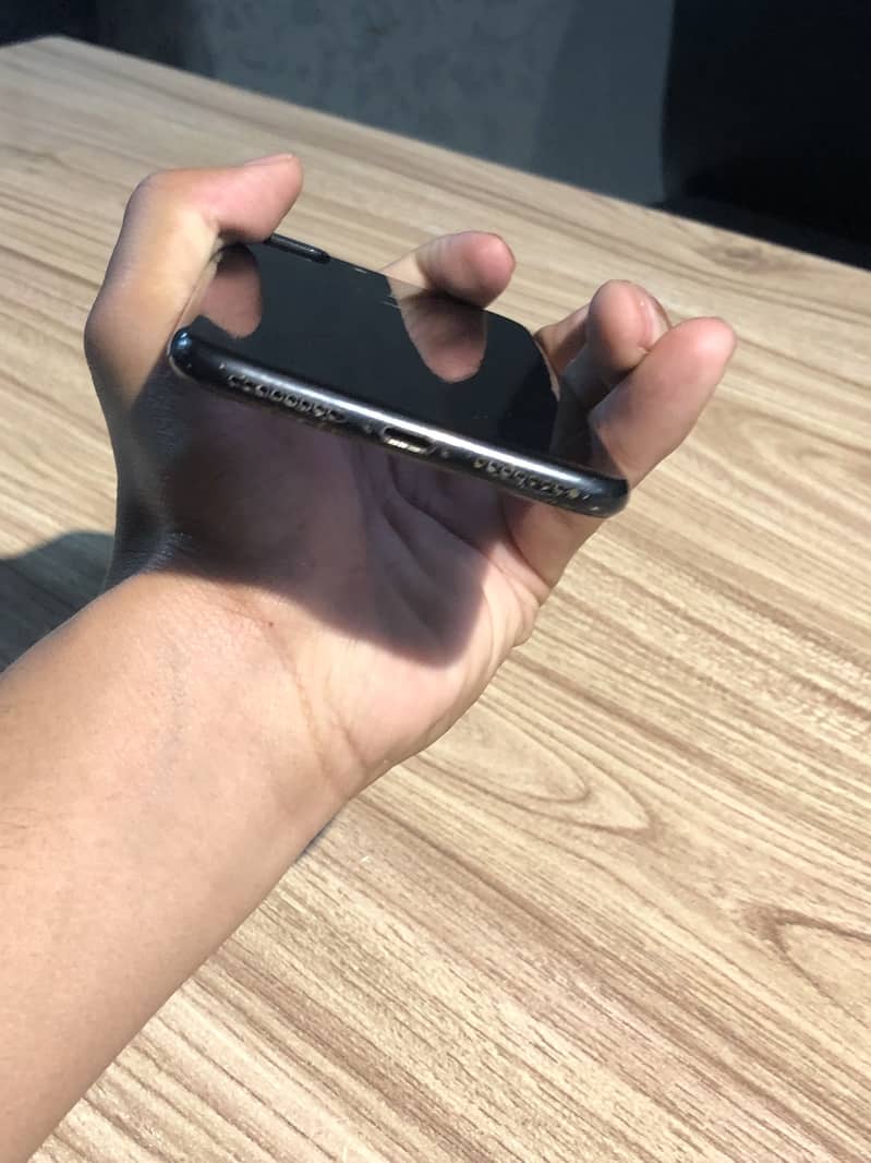 I phone 7 plus pta appvroed 128 gb battery health 100 4