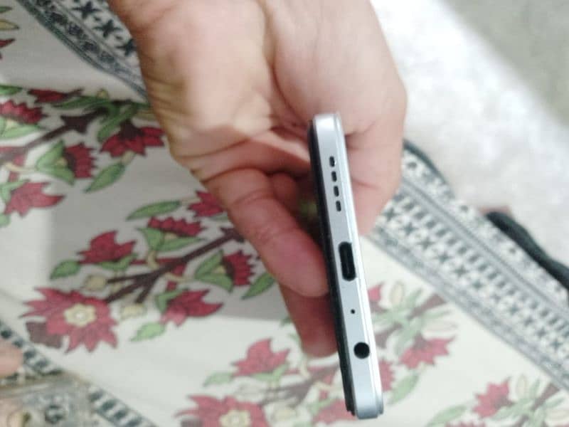 Infinix Note 12.8+8. ram. Rom128. CpuHelio. g. Box aur chargerSathhaial okh 5