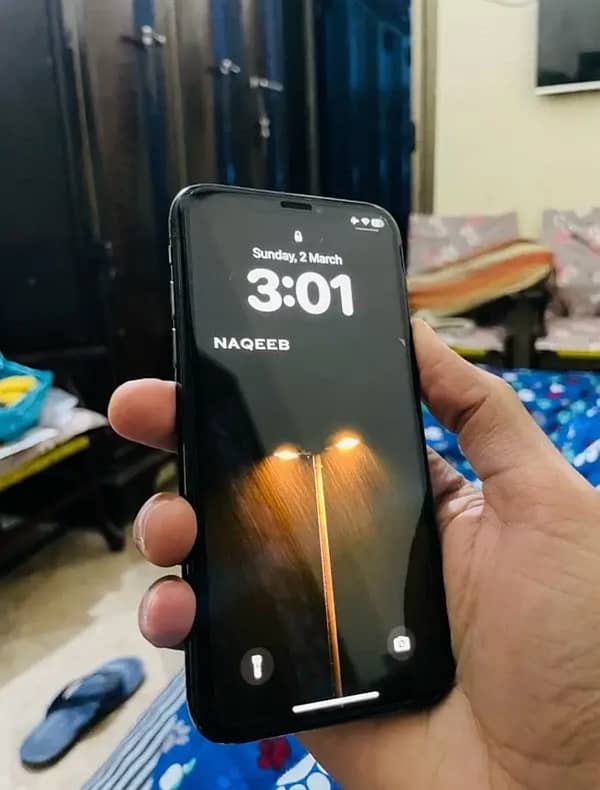 IPHONE X’s (256-GB) LUSH CONDITION 2