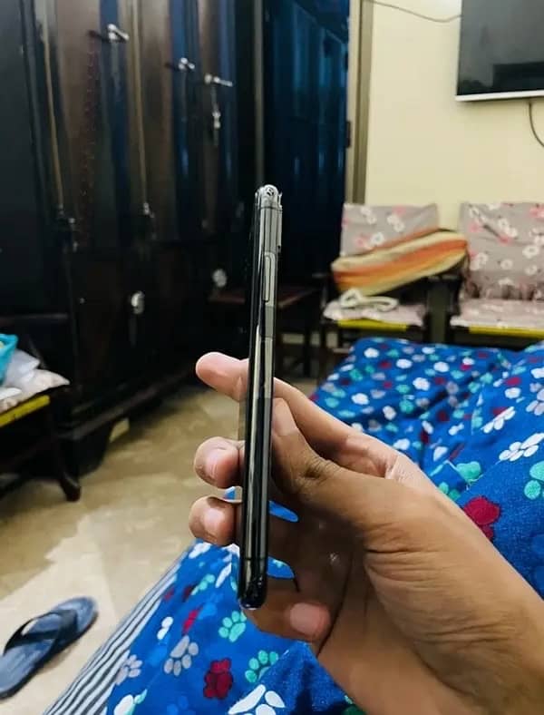 IPHONE X’s (256-GB) LUSH CONDITION 5