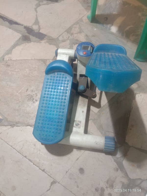 stepper exercise machine ٹانگوں کی ورزش والی مشین 1