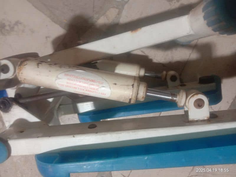 stepper exercise machine ٹانگوں کی ورزش والی مشین 3