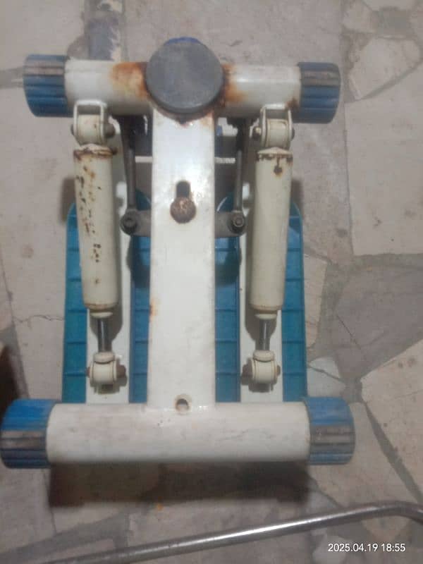 stepper exercise machine ٹانگوں کی ورزش والی مشین 4