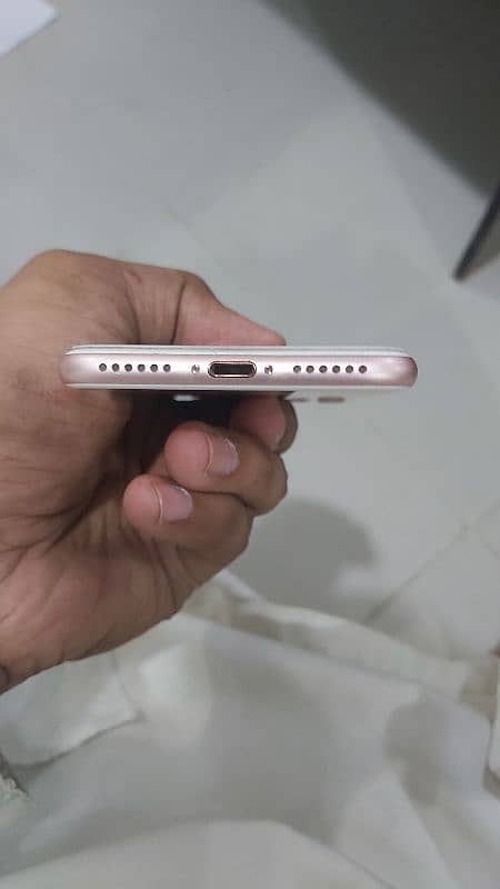 i phone 7 luch condition 0311-1221459 call and wtsapp 5