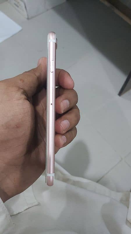 i phone 7 luch condition 0311-1221459 call and wtsapp 6