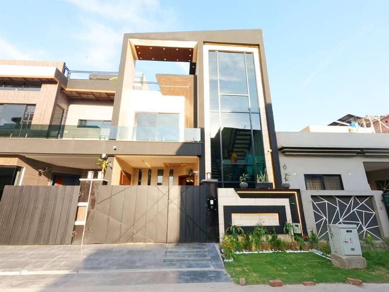 5 Marla Brand New Luxury A Plus Solid Constructed New Design House For Sale And Direct Meeting With Owner In Park View City Lahore. 0