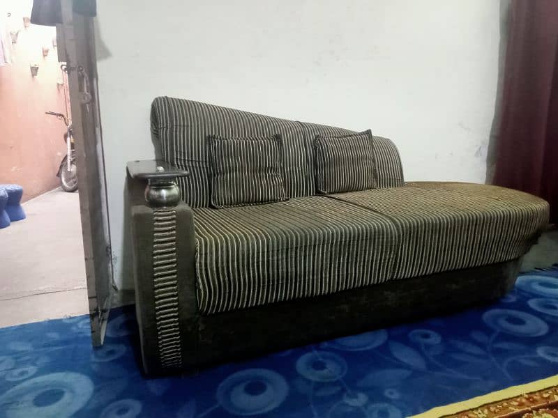 Dewan sofa good condition 0