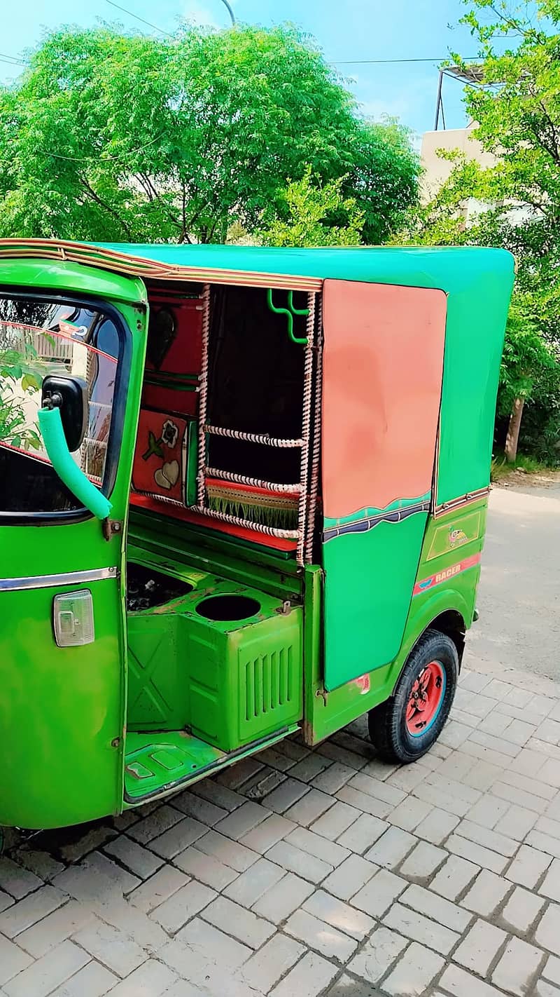New Asia 2021 Model green Rickshaw for sale. . urgently base py 3