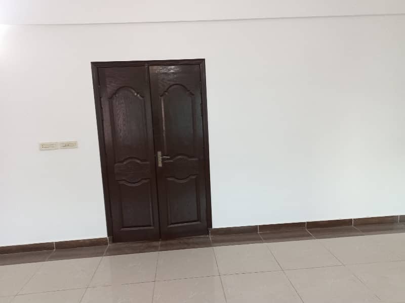10 Marla 3 Bedrooms 2018 model 5th Floor For Sale 7
